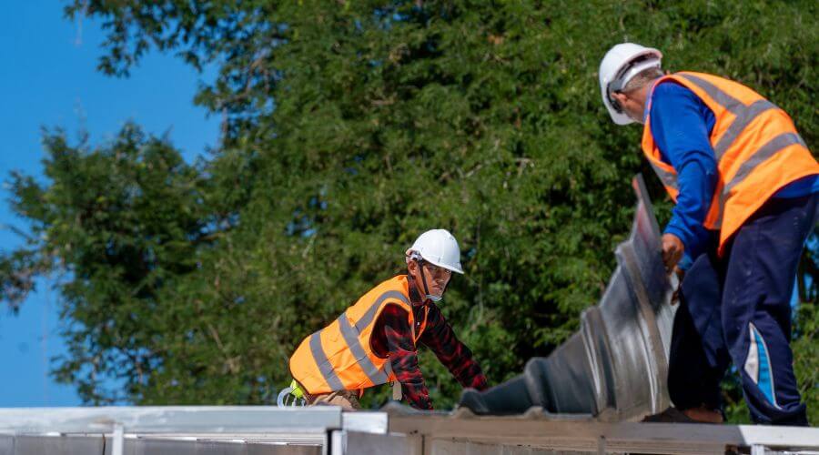 Professional residential roofers in Edenville, MI